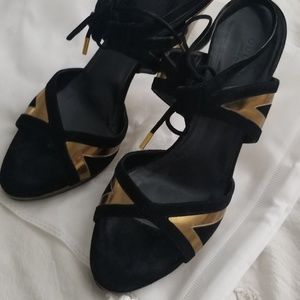 GUCCI Round-Toe Suede Sandals